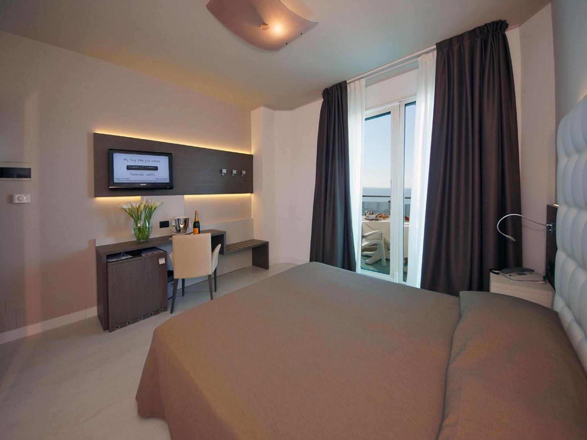 Vierbettzimmer mit Balkon und Meerblick